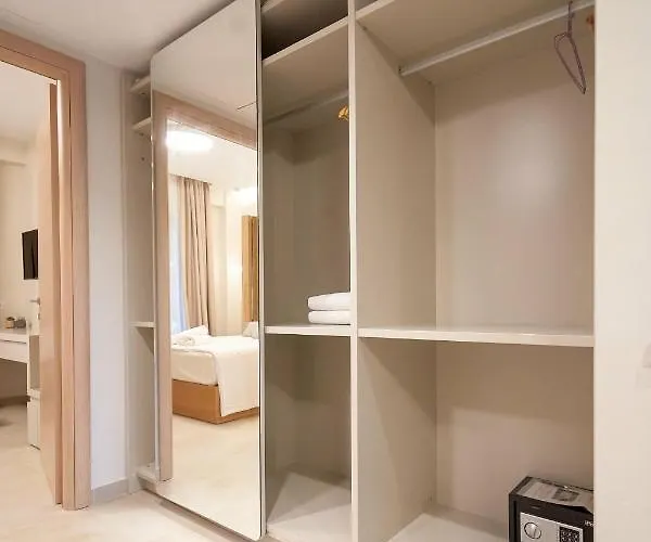 Aparthotel Celine's Rose 4*