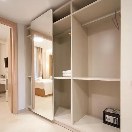 Aparthotel Celine's Rose 4*